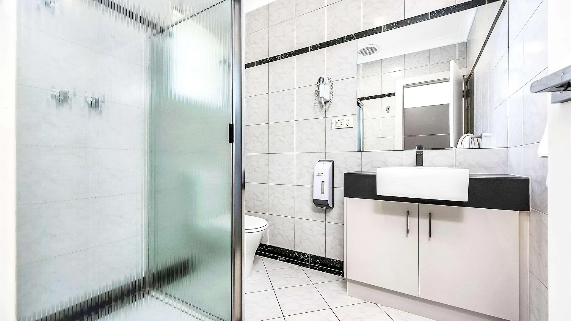 Comfort Inn & Suites Manhattan Adelaida Hotel