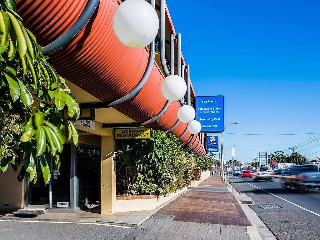 Comfort Inn & Suites Manhattan Adelaide Hotel