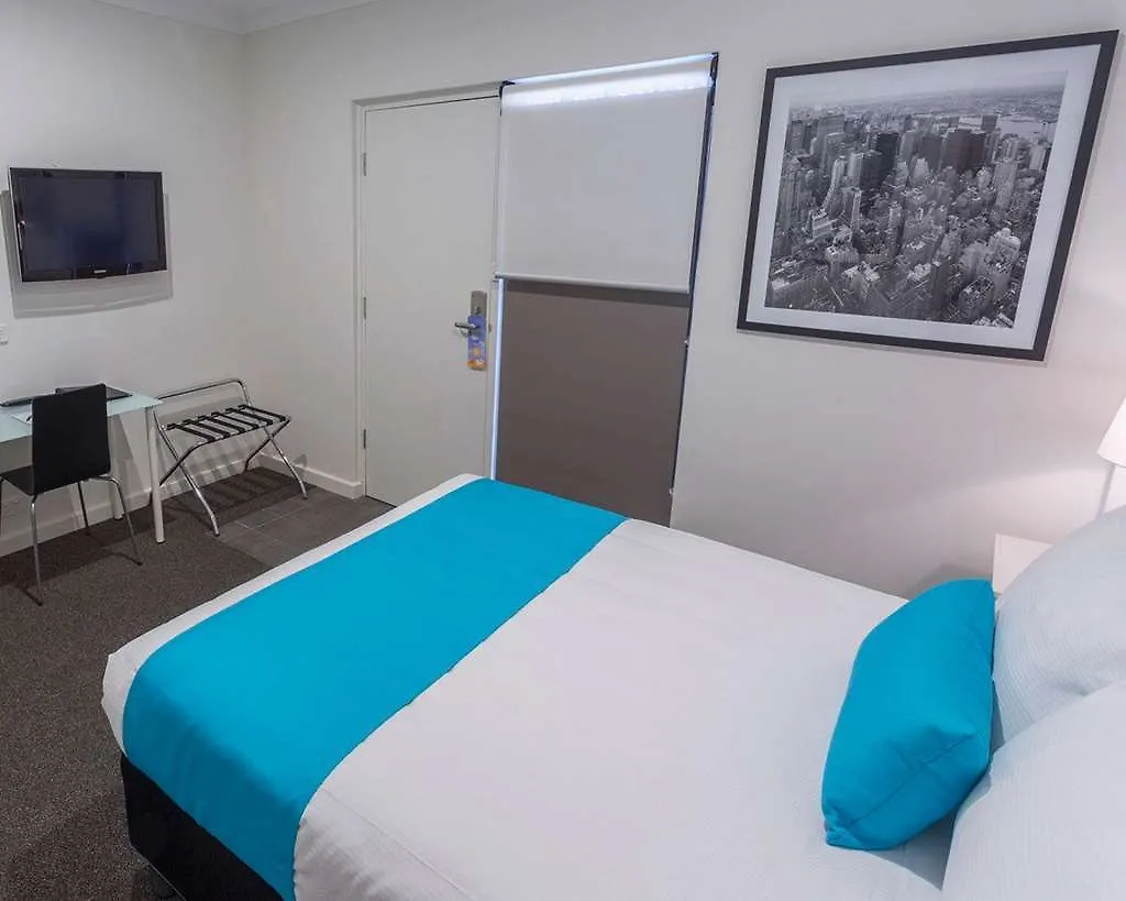 Comfort Inn & Suites Manhattan Adelaide Hotel